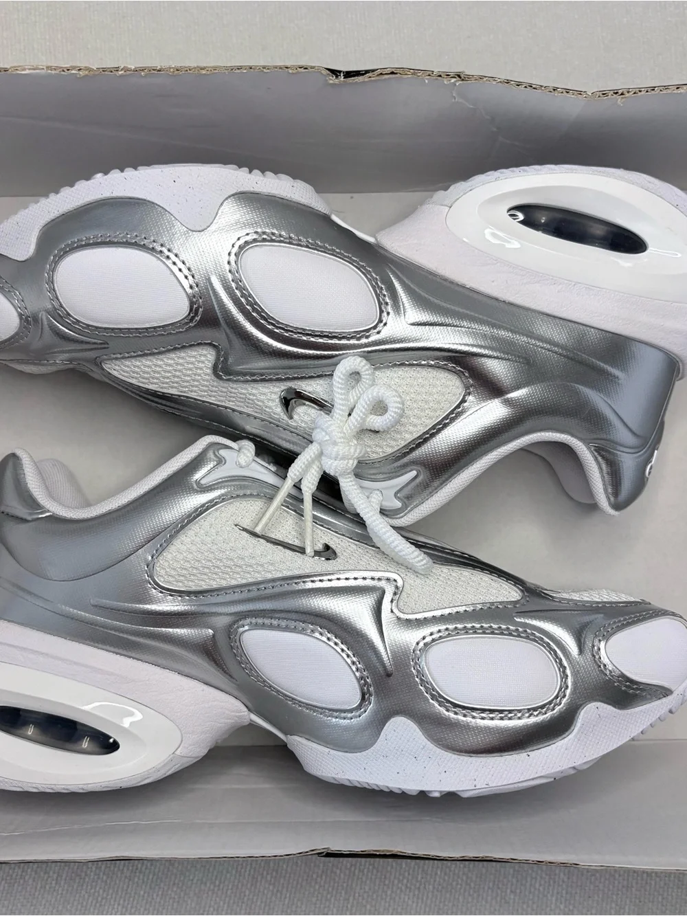 Nike Air Max Muse White Silver Metallic Size 7